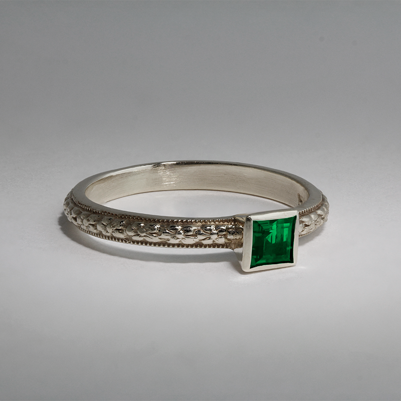 14k-white-gold-emerald